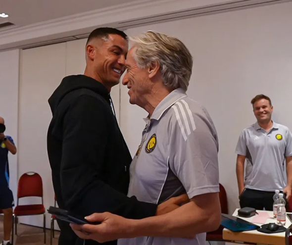 胜利主帅：40岁的C罗仍是队内速度第二快，他明年会继续踢