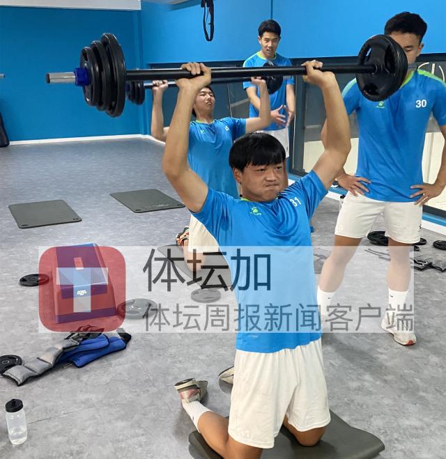 1668704435944033949.jpg 陈康林在进行力量训练_副本.jpg